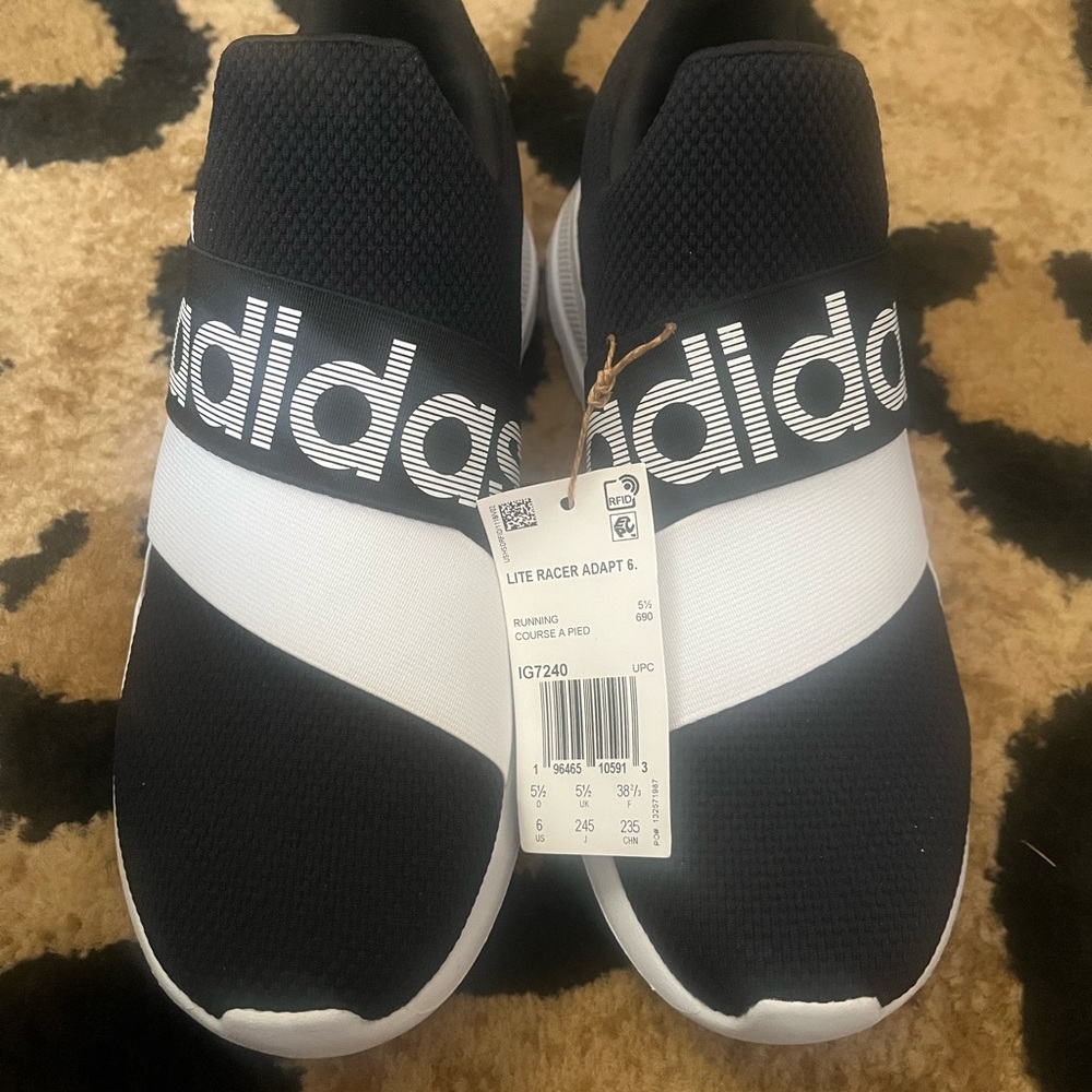 NWT Size 6 Kids Lite Racer Adidas Black and White Running Shoes